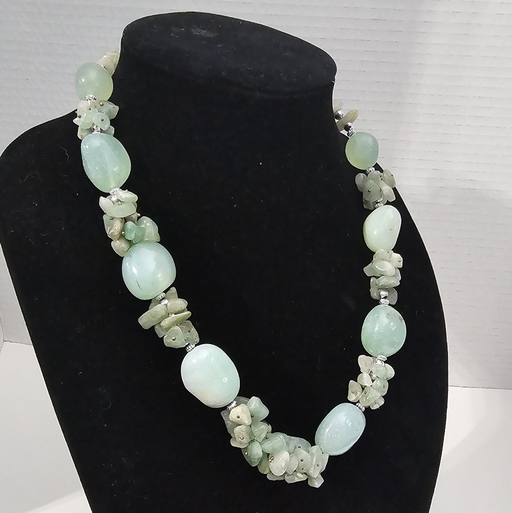 Mint beautiful statement necklace